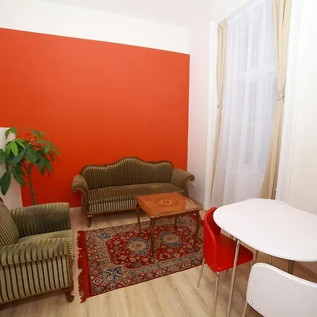 Flat On Andrassy Avenue *