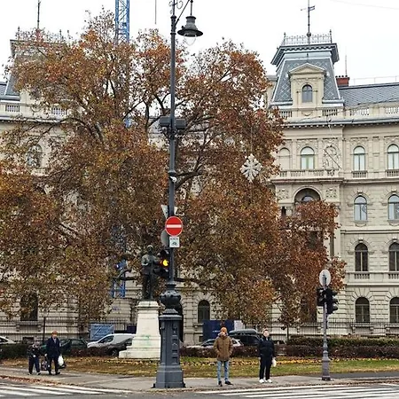 Flat On Andrassy Avenue