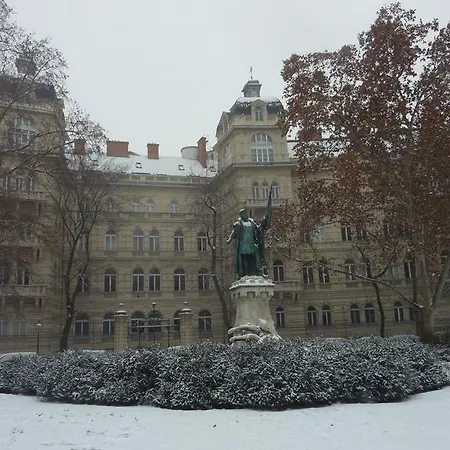 Flat On Andrassy Avenue *