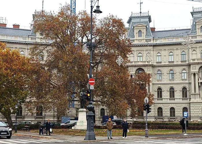 Flat On Andrassy Avenue