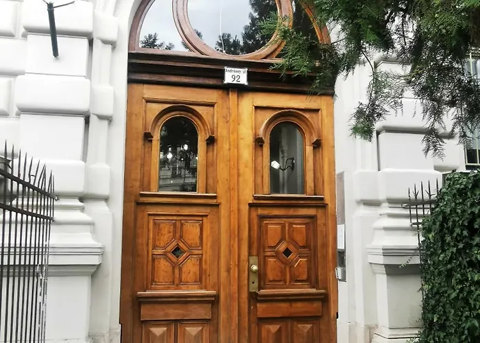 Flat On Andrassy Avenue *